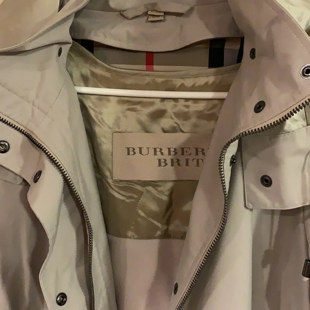 Burberry Light Beige Hooded Trench Coat with Check Cuff Trim - Picture 2 of 11